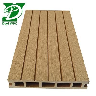 Dispositivi di rivestimento in legno e plastica