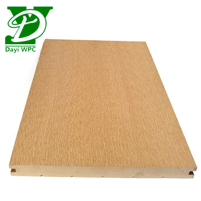 Pavimenti compositi in legno e plastica, impermeabili