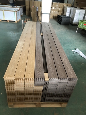 Colore personalizzato Moderno Decking Composito Hollow Capacità durevole
