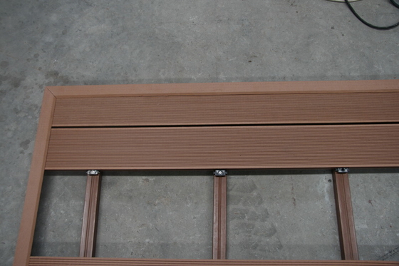 Anti corrosione WPC Teak Deck Hollow WPC Decking Abrasion Proof