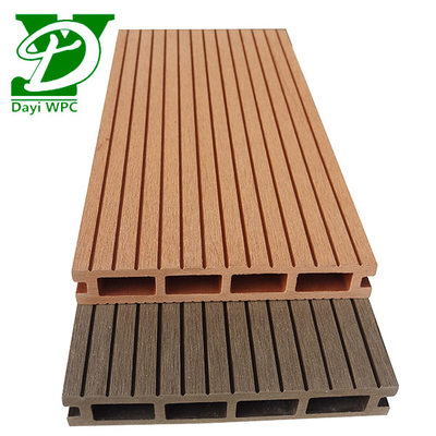 Pavimenti in WPC composito resistenti personalizzati per piscine e giardini