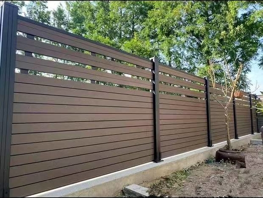 Parco sabbiato WPC Recinzione composita Cuore cavo Stile europeo