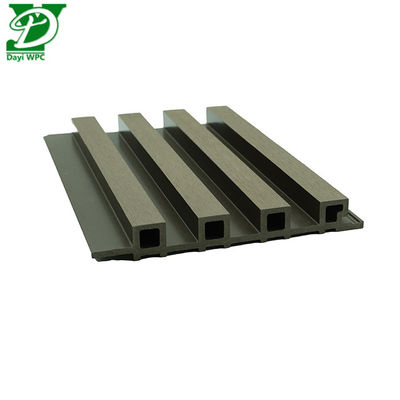 Resistenza ai raggi UV resistente all'umidità Superficie di trove moderna pannello di parete esterno in WPC per rivestimenti compositi