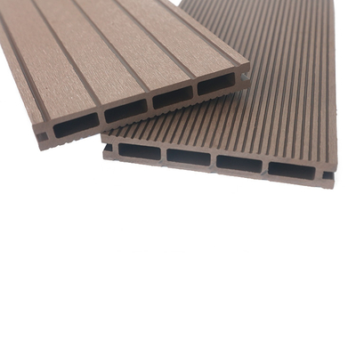 Pavimenti in WPC resistenti e a bassa manutenzione Perfetto per la vita all'aria aperta Facile da installare