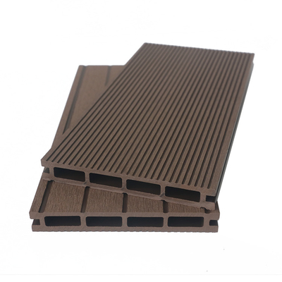 Pavimenti in WPC resistenti e a bassa manutenzione Perfetto per la vita all'aria aperta Facile da installare
