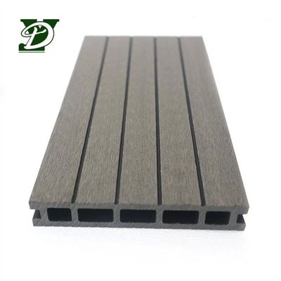Superficie durevole ecologica Superficie superiore resistente ai raggi UV e allo sbiadimento Decking cavo WPC