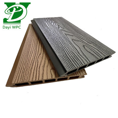 Fence in WPC in giardino moderno in profondo rilievo resistente alle intemperie