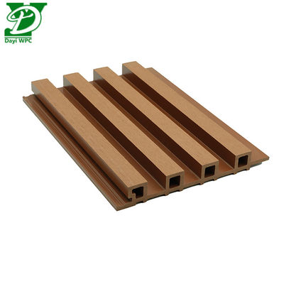 La moderna decorazione esterna utilizza il popolare rivestimento per pareti esterne Trough Surface WPC